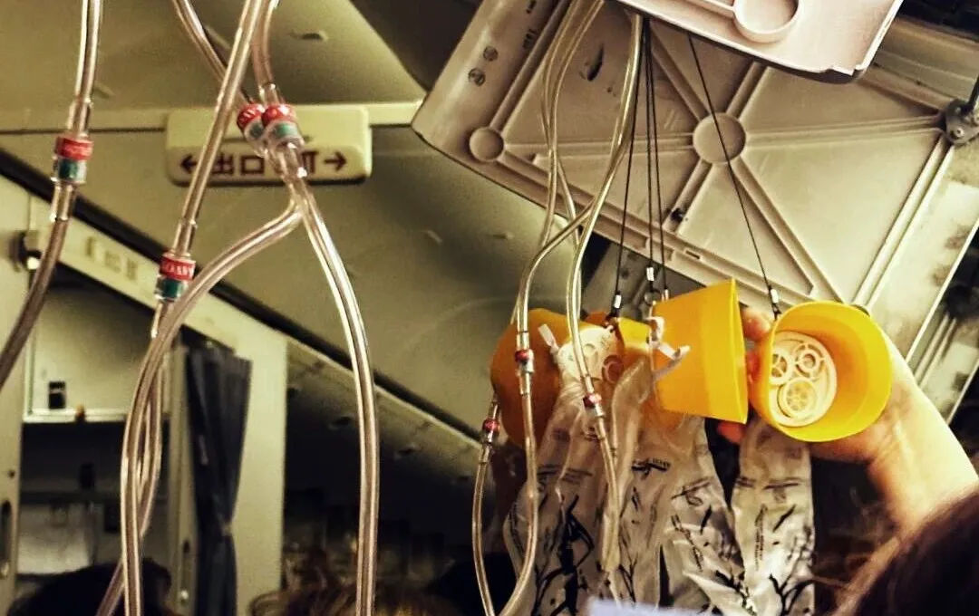 通航科普｜飞机上的氧气面罩，为什么只够用15分钟？